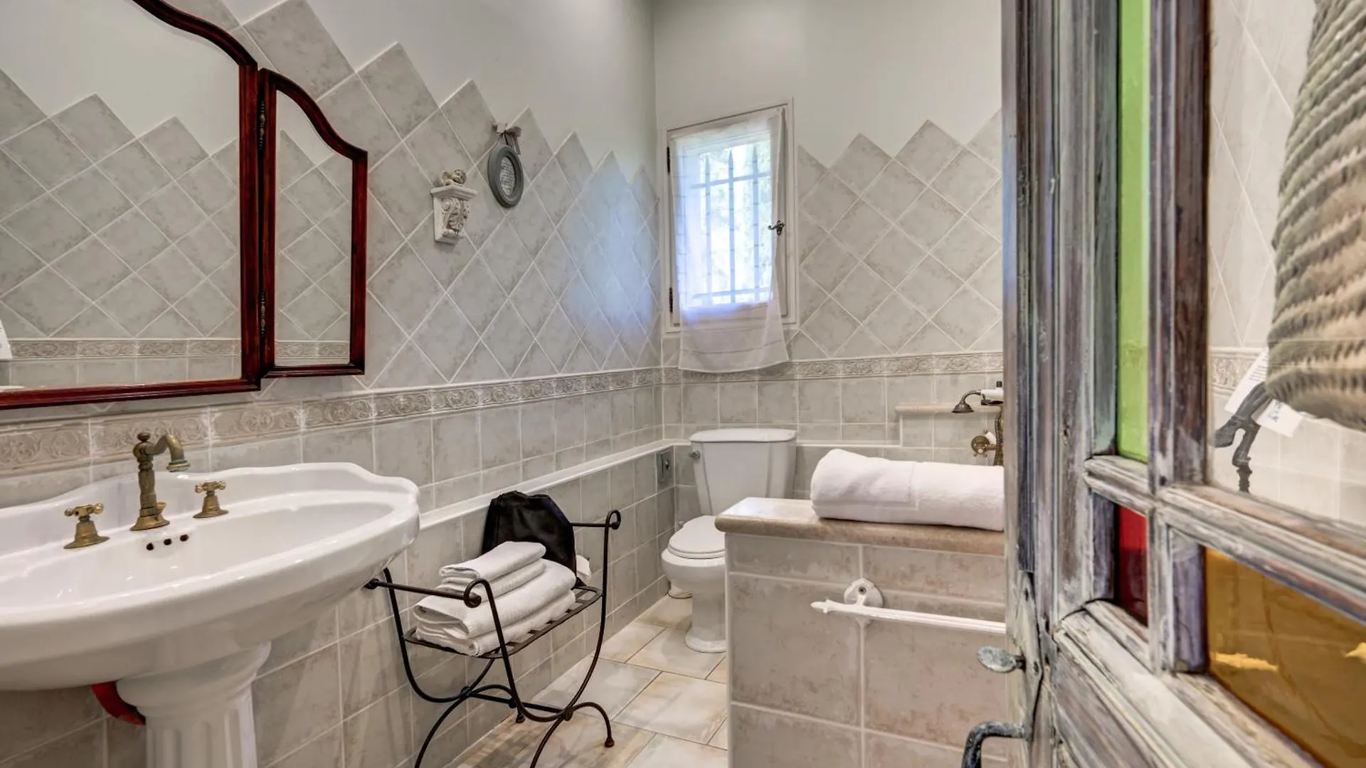 Mas Des Comtes De Provence Hotel Tarascon 4*,  France
